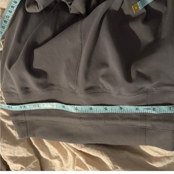 Vuori Women's Olive Jogger Pants size Xs
Oregano color - Picture 7 of 9